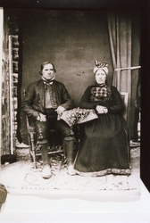 Portrett av Ola Øndredal Tuv og Berit Nilsdtr. Fystro.