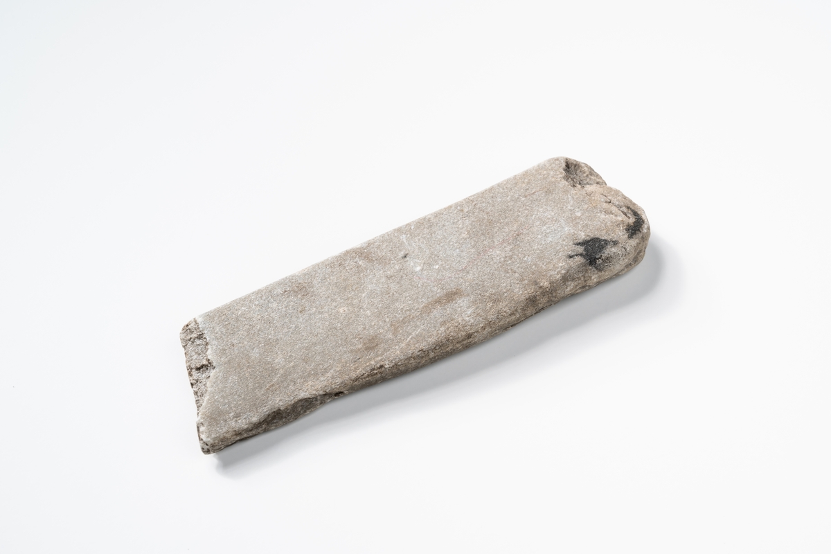 Brynstensfragment.