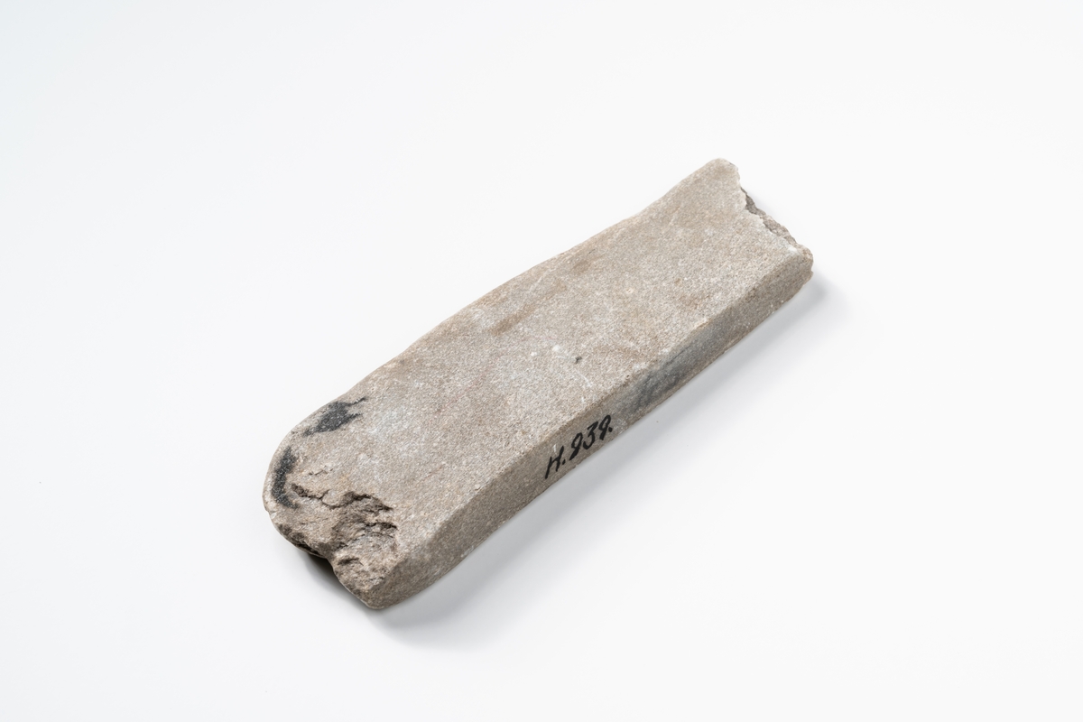 Brynstensfragment.
