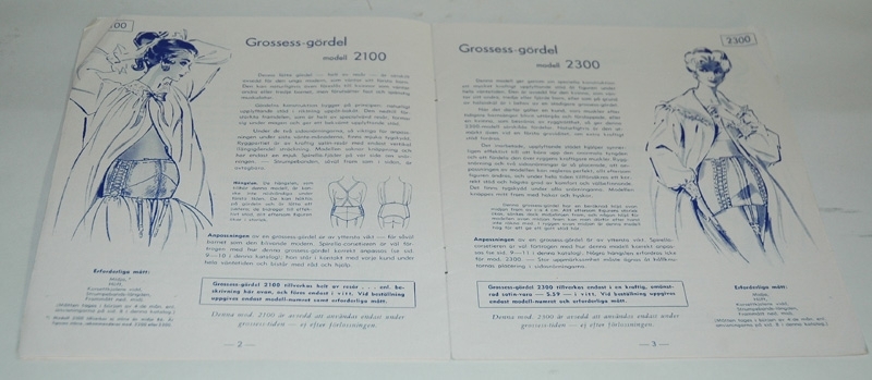 a) Spirella korsettkatalog. Grön med vit kvinnofigur på framsidan. Märkning: "Spirella FIGURVÅRD". b) Rosa korsetthäfte för gravida. Märkning: "När baby väntas".
