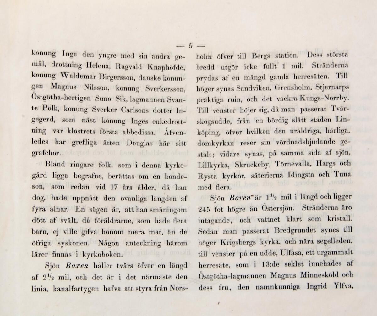 En portfölj med blå pärmar, innehållande tio litografier med motiv från Göta Kanal, samt en inledande text där sidorna är fästa i oordning. Text på pärmen: MINNESBLAD FRÅN ÖSTGÖTHA-LINIEN AF GÖTHA KANAL. STEGEBORG, BRUNNEBY, WRETA KLOSTER ROXEN, BOREN, MOTALA. MED TIO LITHOGRAFIERADE OCH I TONTRYCK UTFÖRDA UTSIGTER. Pris: 3 Rdr. Riksmynt. Konstnär är C. v. Quitzow (?) enligt märkning på vissa av bladen. Ligger i egen mapp.
I samlingarna utan nummer vid inventering 2017.