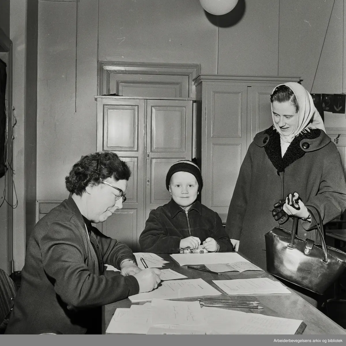 Innskriving til skolen. 1950-tallet. Udatert. Oslo-området