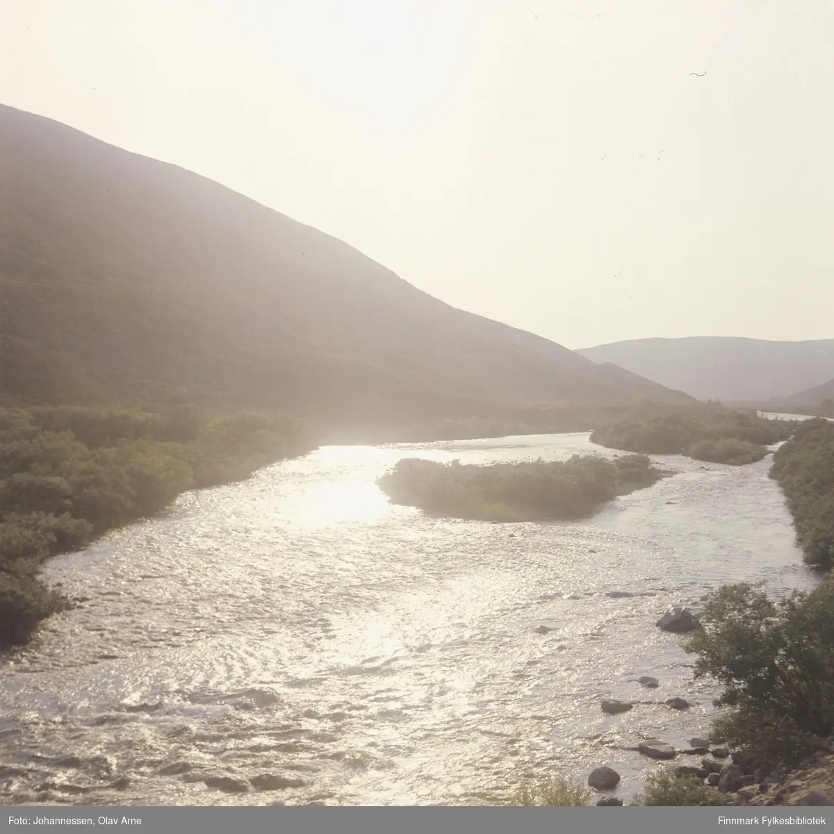 Foto av elv i Syltefjorddalen (Finnmark)

Foto trolig tatt på 1960/70-tallet