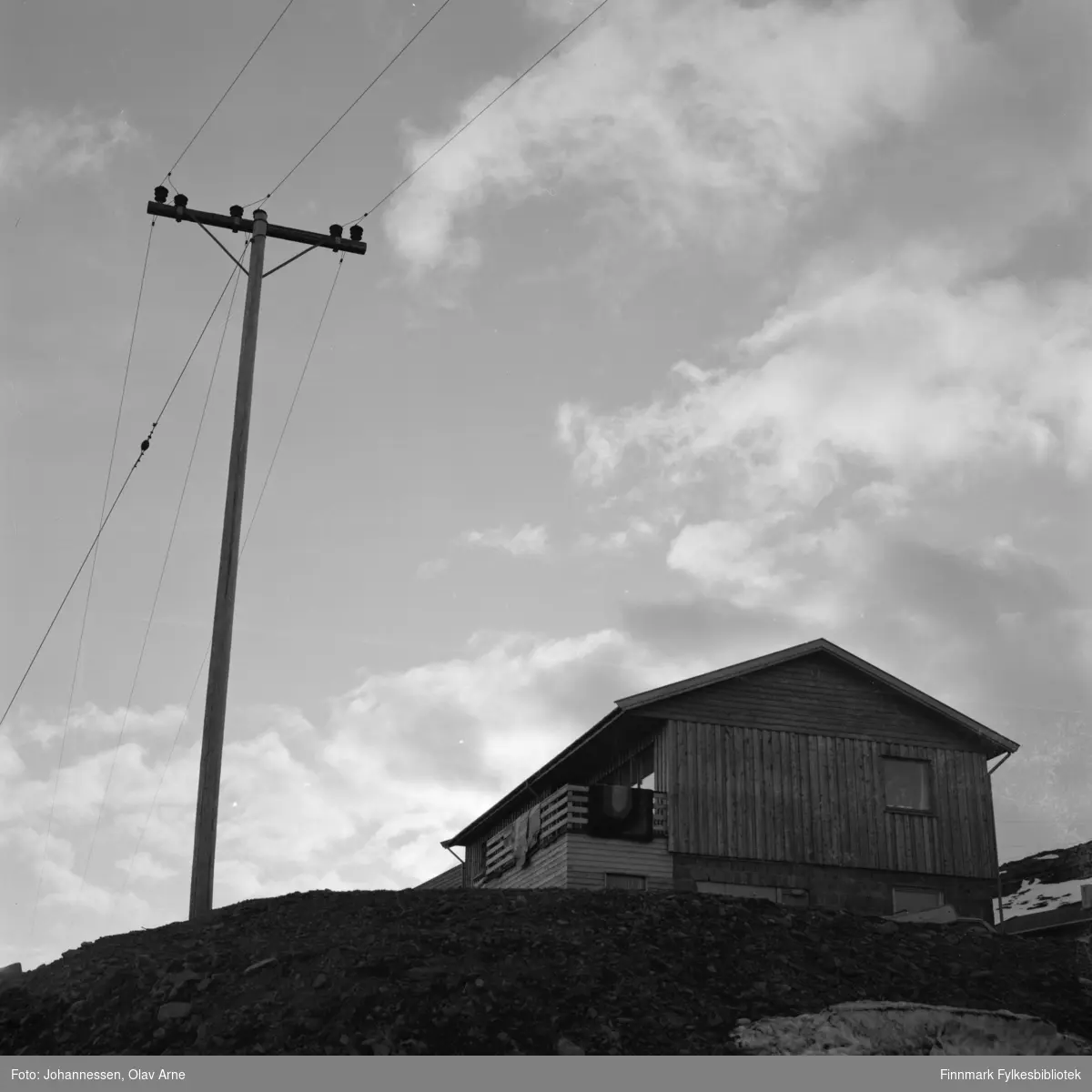 Øverst i Klausjorda i Båtsfjord

Huset til Roger Pedersen i dag (mars 2023)
