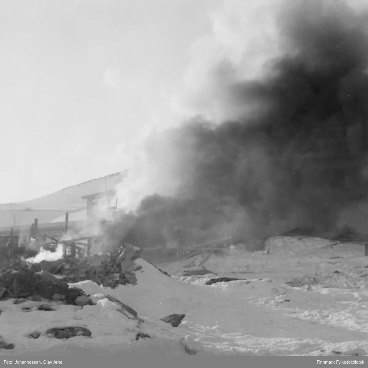 Brannen på Båtsfjord skole igjen (Finnmark)

Fotografiene ble trolig tatt ca. 1963/1964