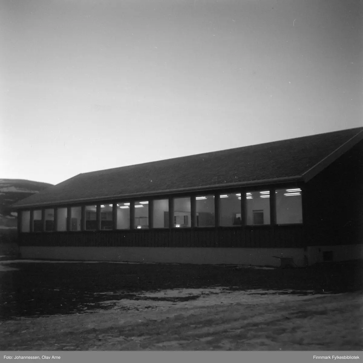 Foto Nordfjord skole, Finnmark 

Foto trolig tatt på 1970-tallet