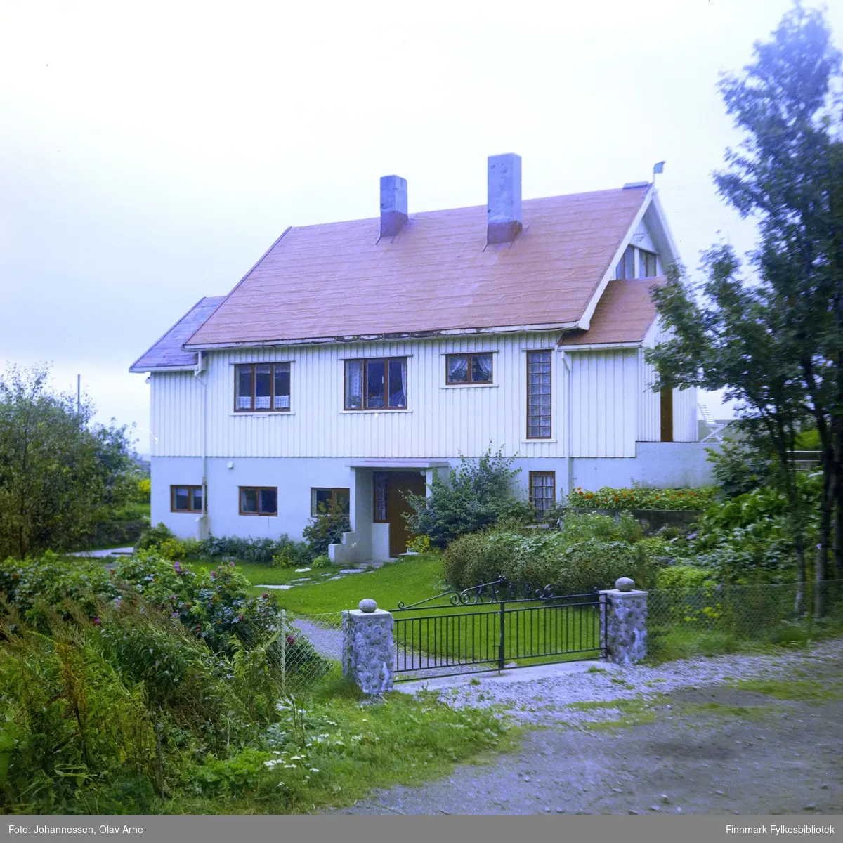 Foto av bolighus

Foto trolig tatt på 1960/70-tallet
