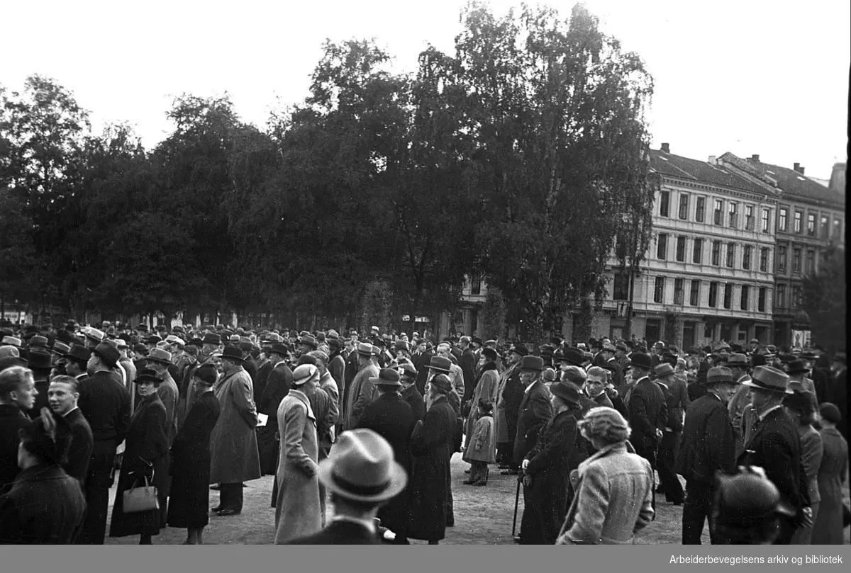 Oslo Arbeiderparti avholder Valgmøte i Birkelunden før Kommunevalget - Kommunestyrevalget i 1937