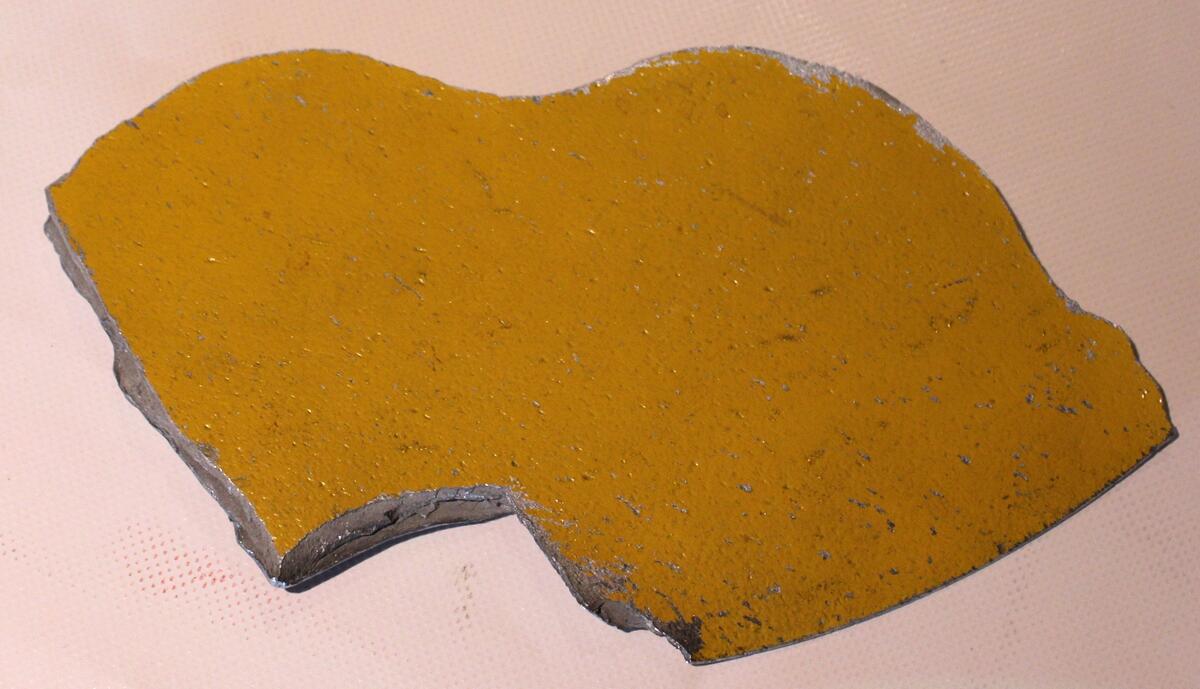 Metallbit tilhørende et propellblad til P-3 Orion.