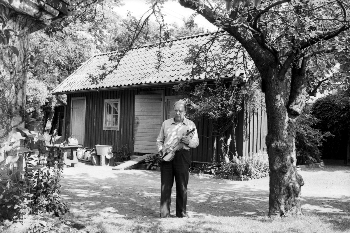 Fiolbyggare Arne Hakberg.