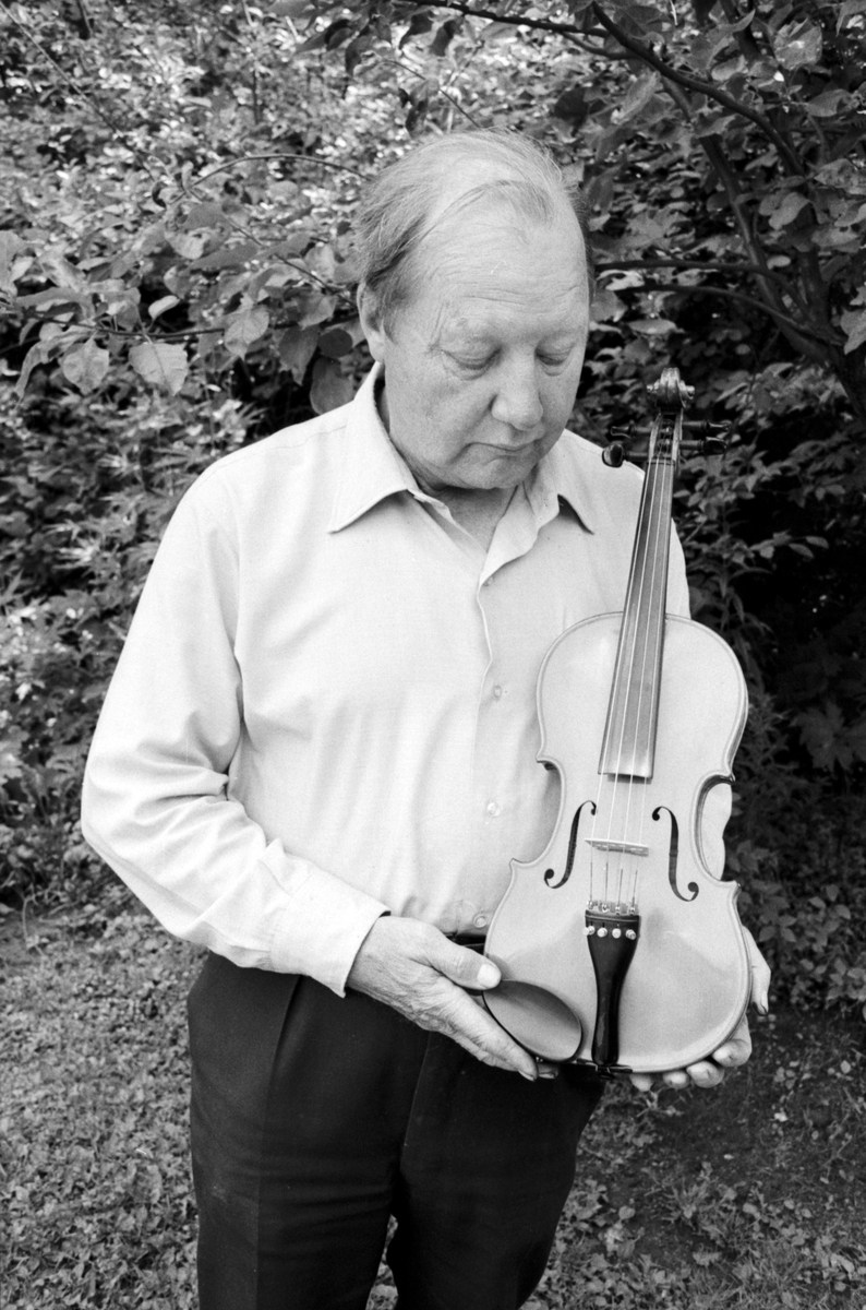 Fiolbyggare Arne Hakberg.