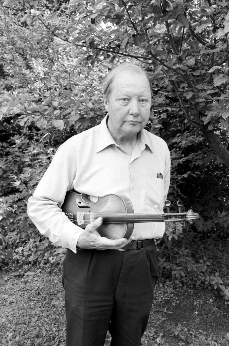 Fiolbyggare Arne Hakberg.