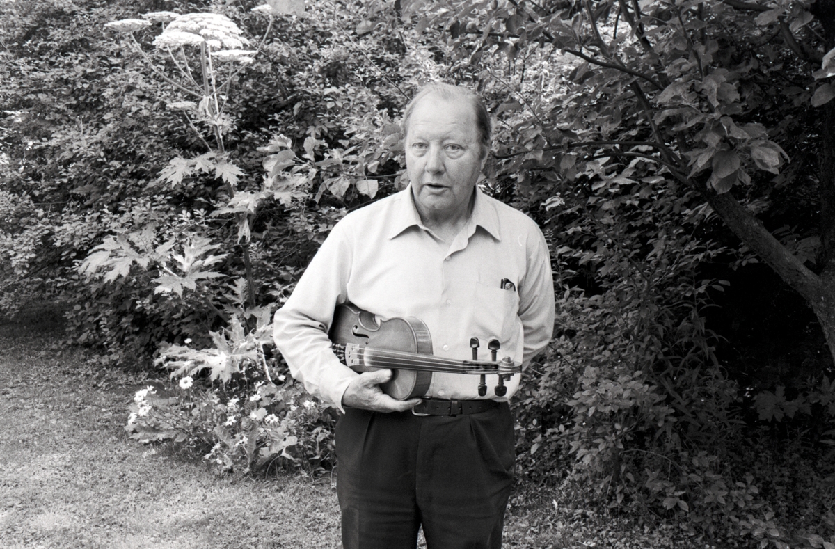 Fiolbyggare Arne Hakberg.
