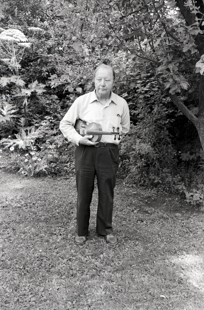 Fiolbyggare Arne Hakberg.