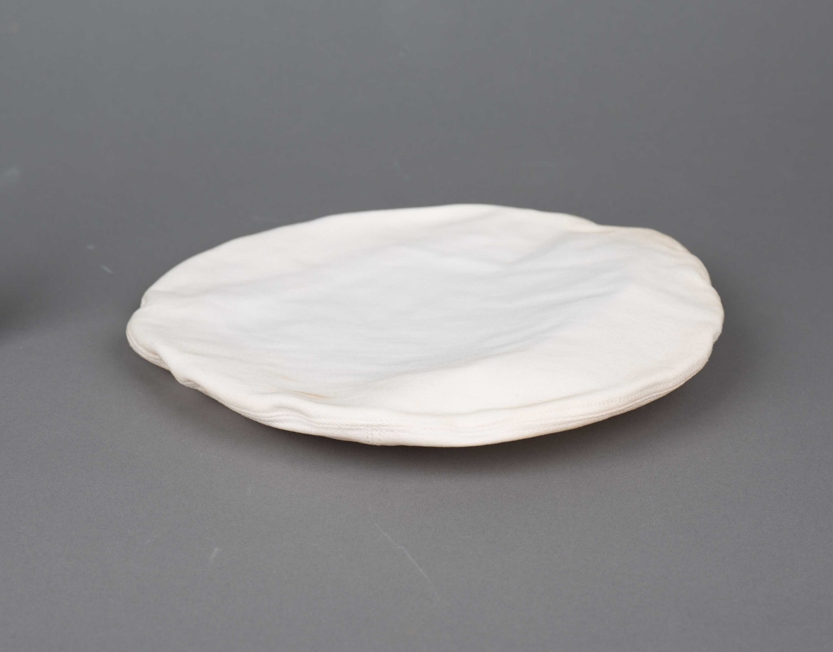 Sommerpull til uniformslue med skygge. Hvit luepull.
