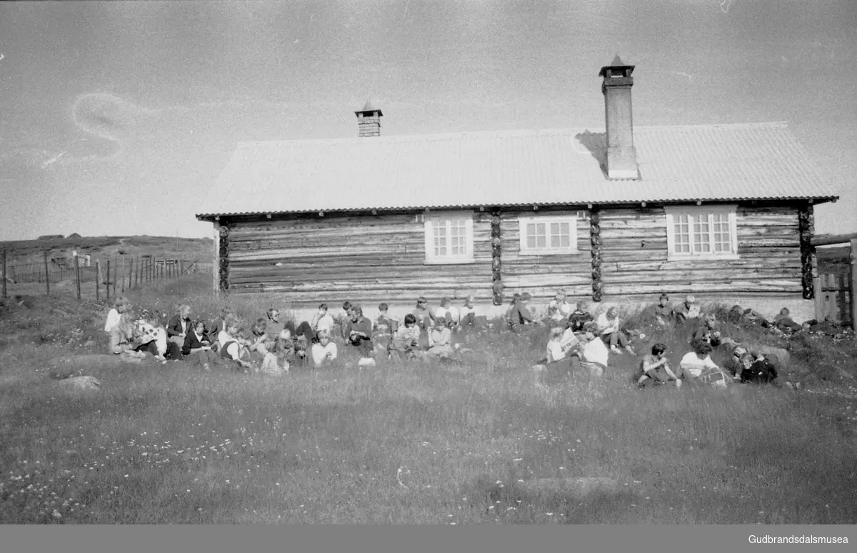 Prekeil'n, skuleavis Vågå ungdomsskule, 1974-84
Konfirmanttur til Veoli.