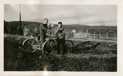 Trygve Nilsen og Per Thorbjørn Nesbakken med syklene sine.