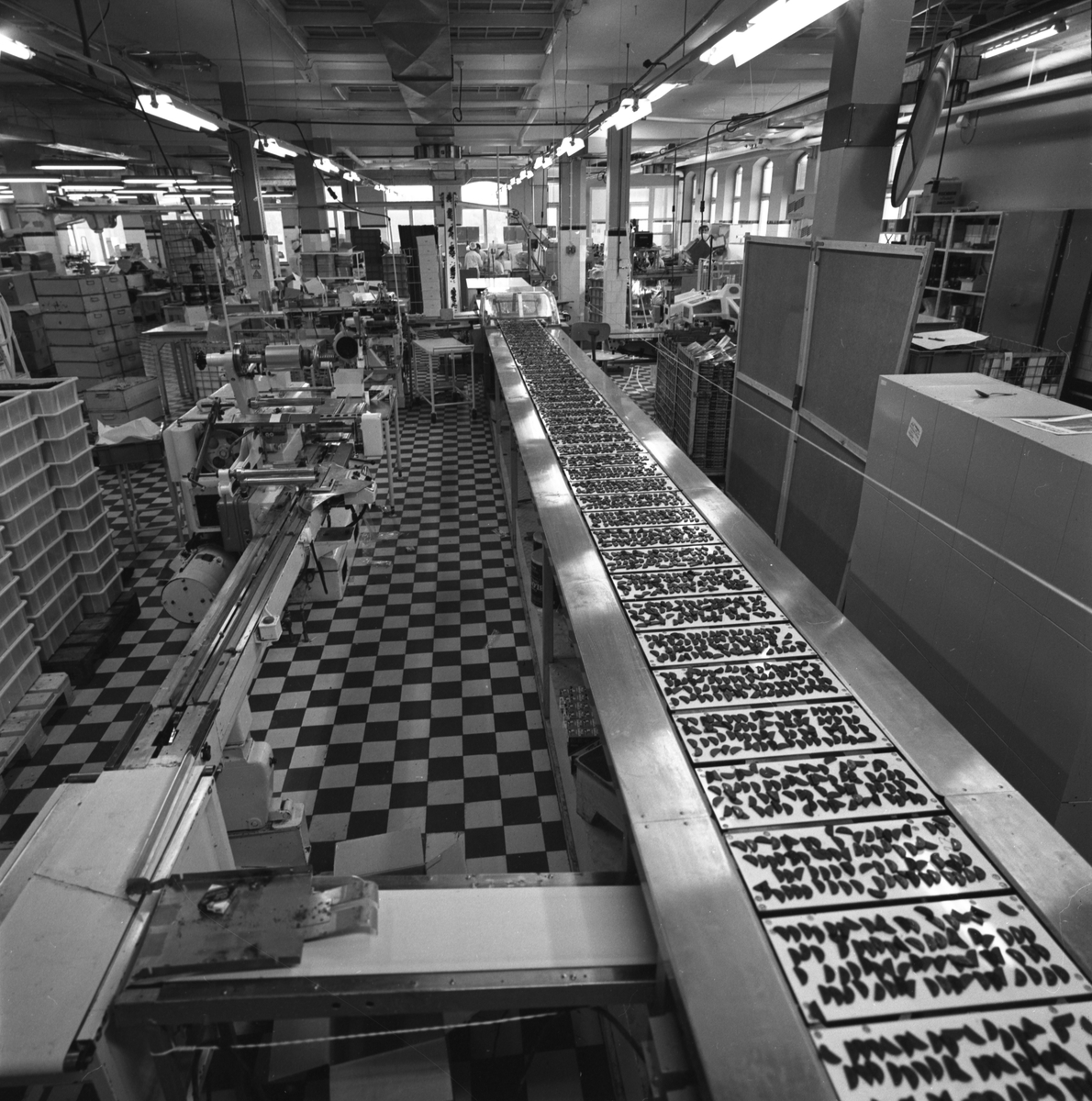 Bildserie från Cloetta i Ljungsbro i samband med färdigställandet av ny lagerbyggnad. Året var 1977.