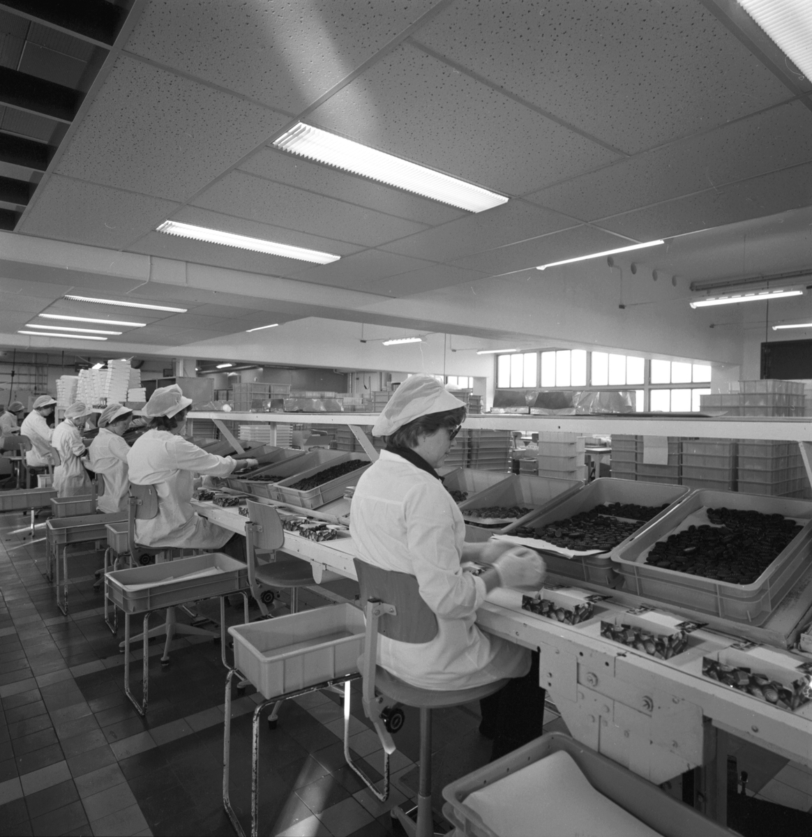 Bildserie från Cloetta i Ljungsbro i samband med färdigställandet av ny lagerbyggnad. Året var 1977.