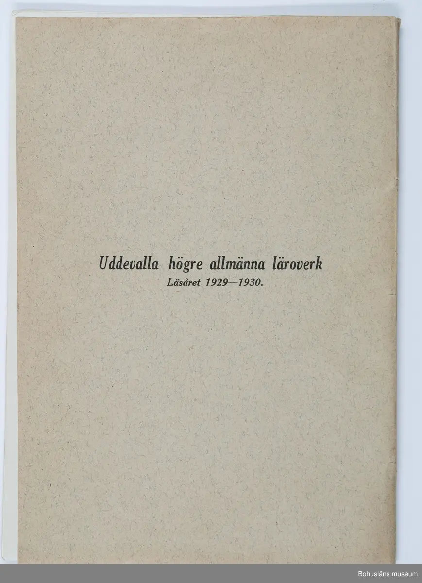 Katalog för Uddevalla Högre Allmänna läroverk läsåret 1929 - 1930.
Katalogen har tillhört givarens farbror Herbert Wockatz (1913 - 1932).