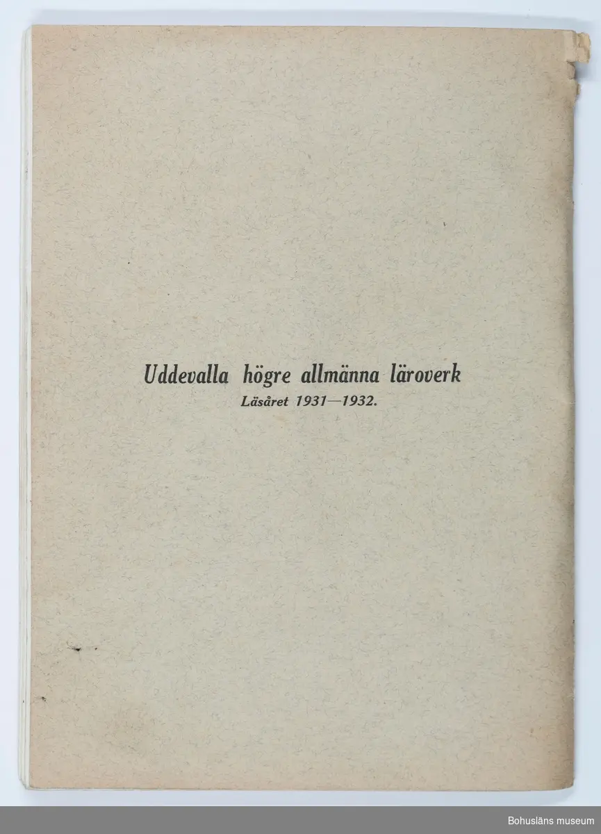 Redogörelse  för Uddevalla Högre Allmänna läroverk 1931 - 1932)
Katalogen har tillhört givarens farbror Herbert Wockatz (1913 - 1932).