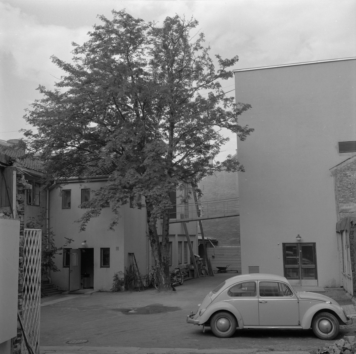 Bakgården hos fotograf Schrøder med atelier og fargelaboratorium