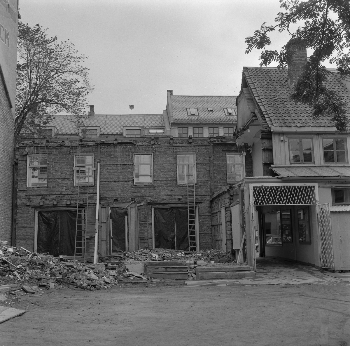 Bakgården hos fotograf Schrøder med atelier og fargelaboratorium