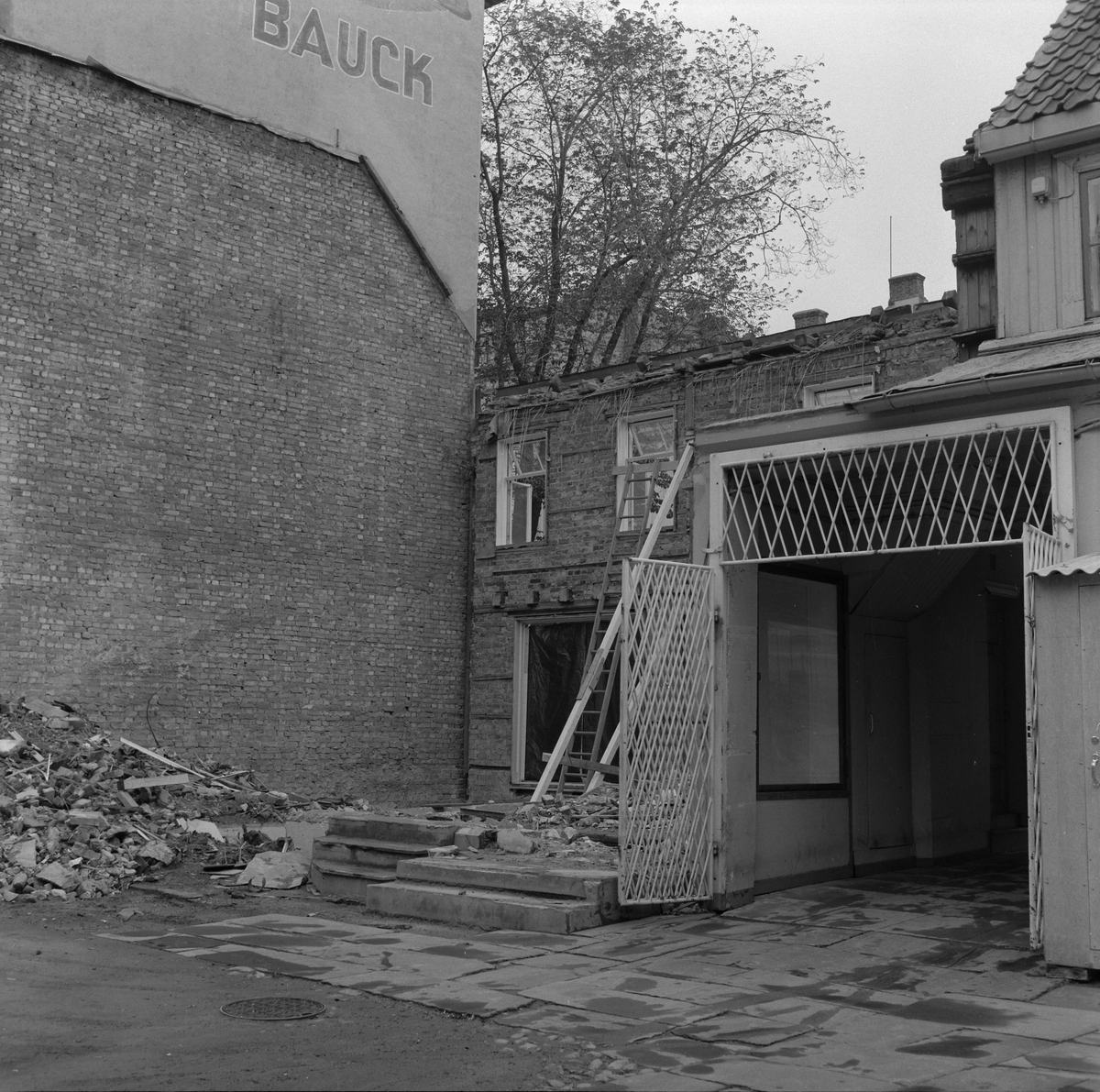 Bakgården hos fotograf Schrøder med atelier og fargelaboratorium