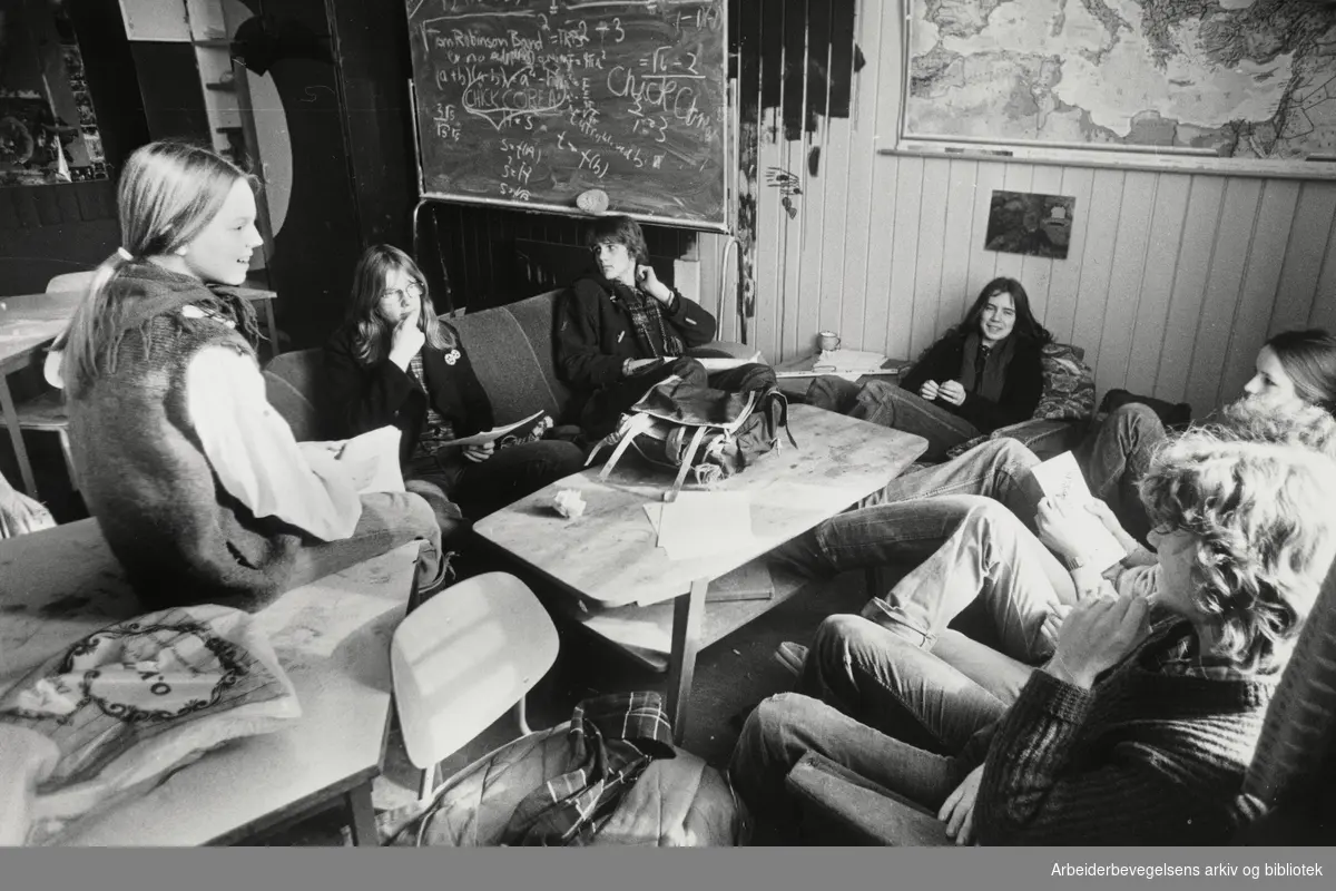 Forsøksgym i Bærum. Hadde lokaler i Haug skole ved Griniveien. Fra 1976 Nordhaug videregående skole. Nedlagt i 1982. Mars 1980