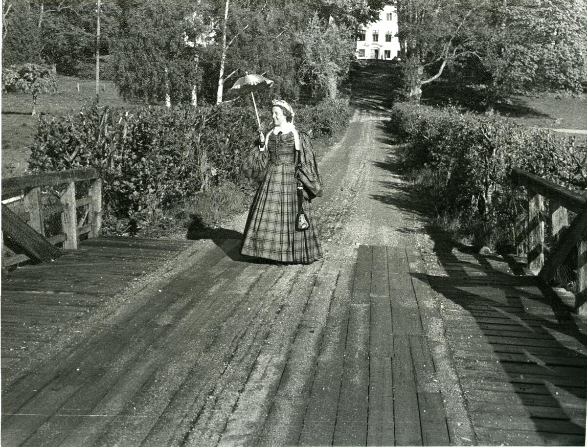 Står på baksidan Lena maj 1948.
Nyreg 20130826 EER