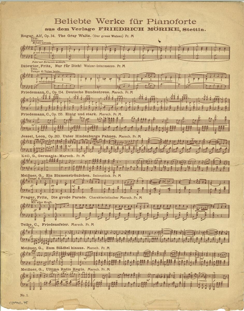 Nothäfte, 2 st. Det första med titel: Alte Kameraden Marsch für Pianoforte. Kompositör: C. Teike. Det andra häftet är handskrivet, med olika kompositioner märkta med akt och titel. Häftena ligger dubbelvikta ihop. Del av samling material från Visbyrevyn på Gotland, bl.a. manuskript, noter, sångtexter, program, affischer och dokument. Till samlingen hör även foton, förvaras i arkivet. Funna av donatorn vid röjningen av en släktings hem. Förvaras i arkivboxar samt trälåda.