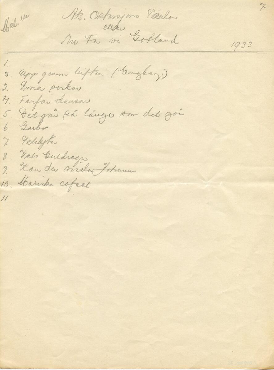 Nothäfte, 2 st. Det första med titel: Alte Kameraden Marsch für Pianoforte. Kompositör: C. Teike. Det andra häftet är handskrivet, med olika kompositioner märkta med akt och titel. Häftena ligger dubbelvikta ihop. Del av samling material från Visbyrevyn på Gotland, bl.a. manuskript, noter, sångtexter, program, affischer och dokument. Till samlingen hör även foton, förvaras i arkivet. Funna av donatorn vid röjningen av en släktings hem. Förvaras i arkivboxar samt trälåda.