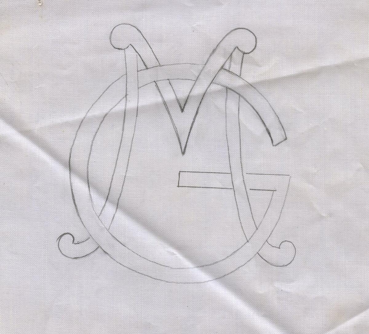 Broderimönster, ljusblått/grått papper, 11 st. i olika storlekar. Okänd ålder. Motiv: olika monogram; "M" och "MG" i olika varianter och konstellationer. Papperna något nötta, en del med permanenta veck efter att ha legat vikta under lång tid. Del av en samling textilmönster från samma donation, förvaras i en mapp (C25324_1).