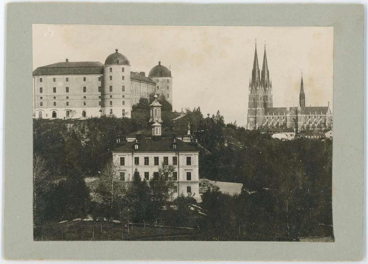 Vy över Akademiska sjukhuset, slottet och domkyrkan, Uppsala