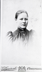 Halvportett av kvinne