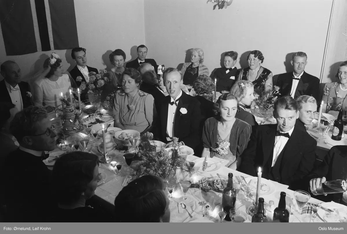 leilighet, interiør, selskap, langbord, oppdekning, menn, kvinner, flagg