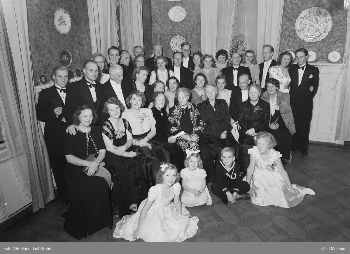 Biltmore selskapslokale, interiør, selskap, gruppe, menn, kvinner, barn
