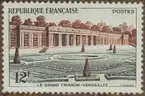 Frimärke ur Gösta Bodmans filatelistiska motivsamling, påbörjad 1950.
Frimärke från Frankrike, 1956. Motiv av Le Grand Trianon Versailles Paris