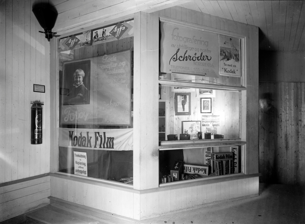 Fotograf Schrøders utstilling på Trøndelagsutstillingen i 1930