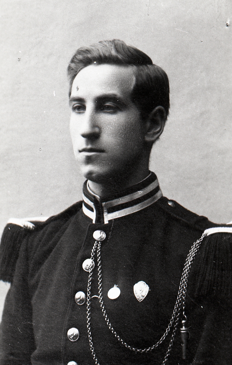 Martin Sælid i gardeuniform.
