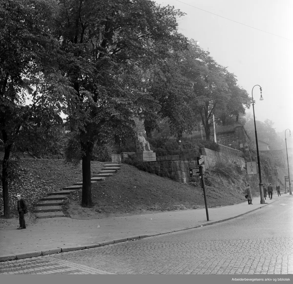 Kontraskjæret. Skansen. Monument over USAs president Franklin D. Roosevelt. Oktober 1959
