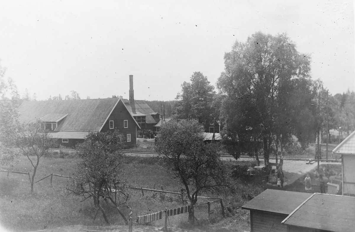 Björkshults glasbruk. Bruket sett från Eksjövägen (öster).