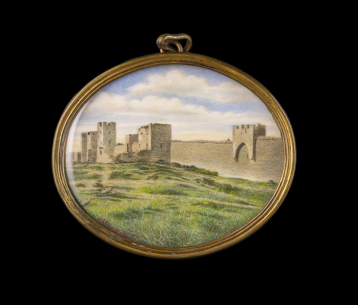 OVAL. SIGNERAD N.V. V. LÄNGSTADIUS: ÖSTERGRAVAR. I GLAS OCH MÄSSINGRAM. BR. 8, H. 6,8 CM. DAGERMÅTT 7,3 x 6 CM.