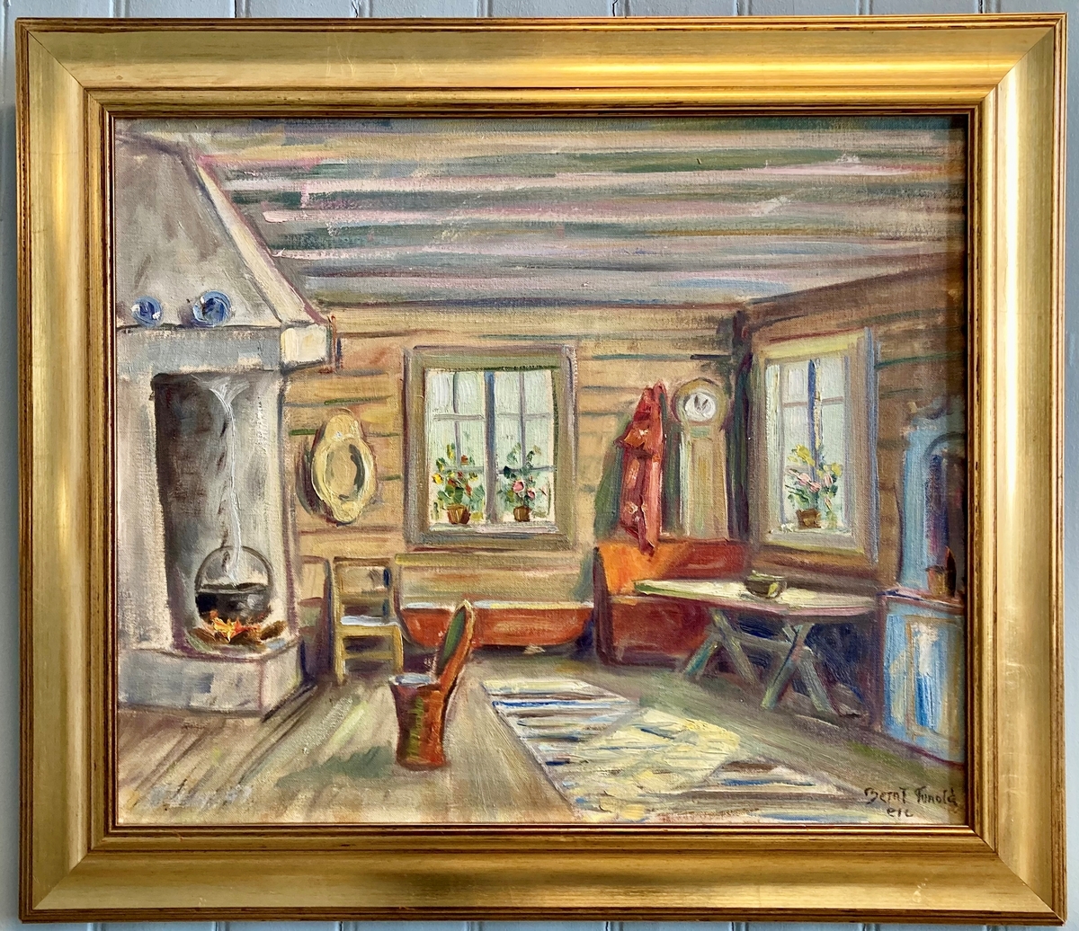 Bondeinteriør. Et rom med grue og stol, to vinduer, enkle bondemøbler.