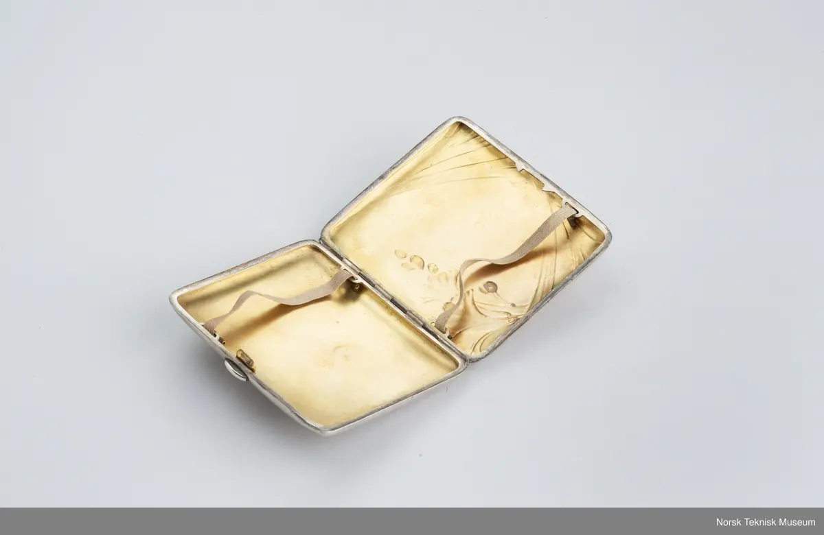 Etui