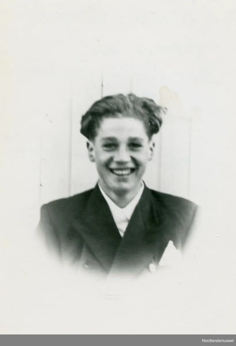 Portrett av Even Arnold Stegen (1934-1956) fra Stegen på Engeløya. Even omkom i en husbrann i 1956.