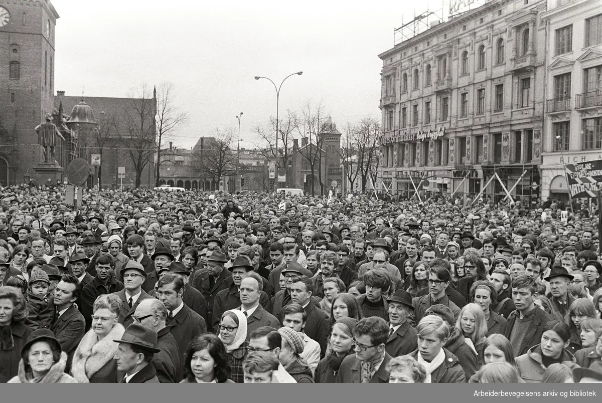 1. mai 1969. Sosialistisk Folkeparti (SF). Møte på Stortorvet