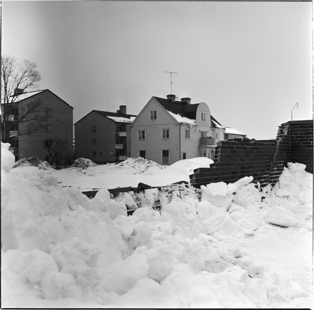 Polismur rasade i Tierp, Uppland 1970
