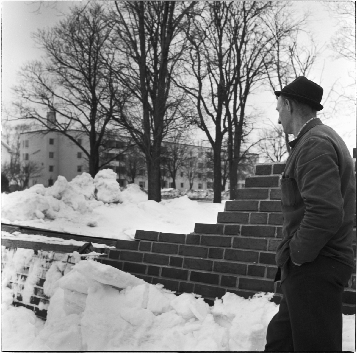 Polismur rasade i Tierp, Uppland 1970