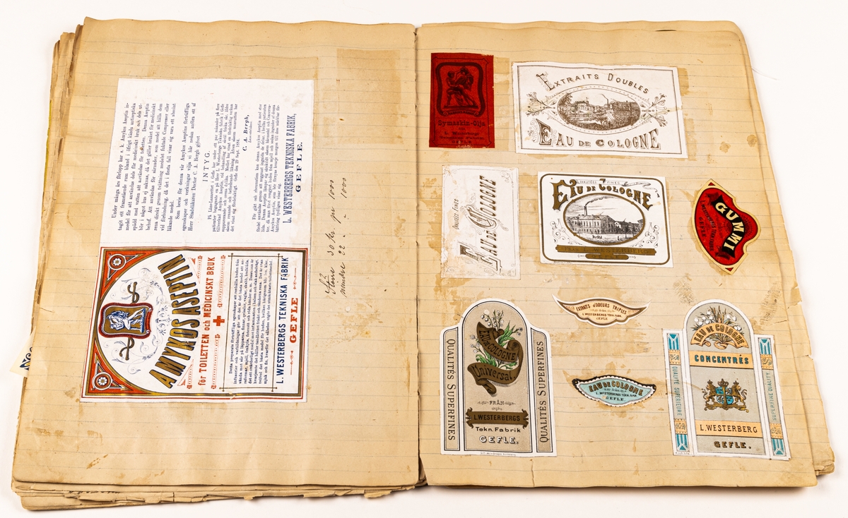 Bok med gröna pärmar och svart rygg. Innehåller en samling etiketter, främst från Gävleföretag, 1886.